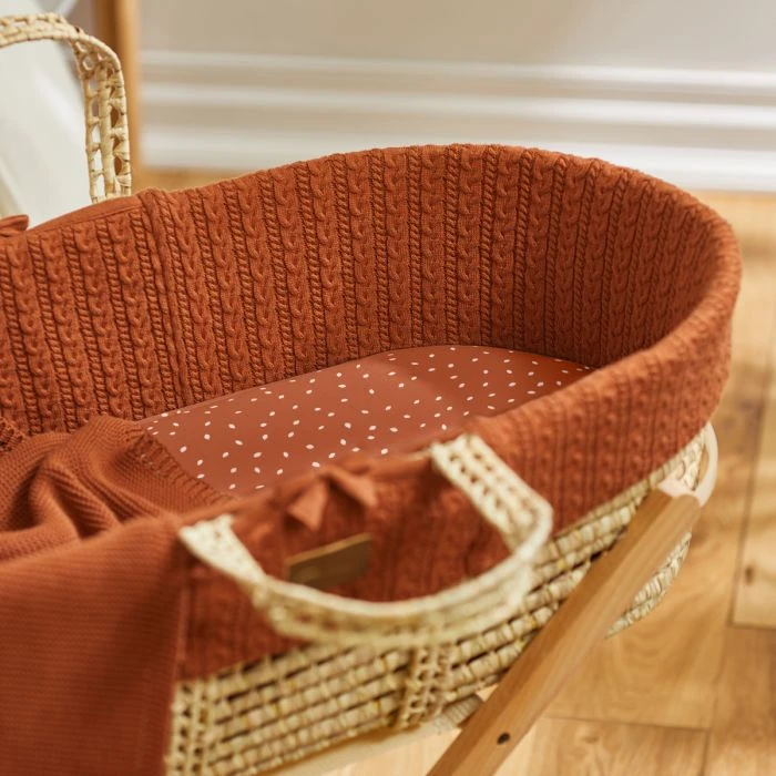 The Little Green Sheep Organic Moses Basket Fitted Sheet - Terracotta Rice 4 The Little Green Sheep Organic Moses Basket Fitted Sheet - Terracotta Rice - Image 2