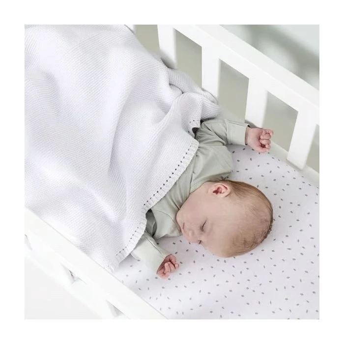 The Little Green Sheep Organic Knitted Cellular Baby Blanket - White 6 The Little Green Sheep Organic Knitted Cellular Baby Blanket - White - Image 4