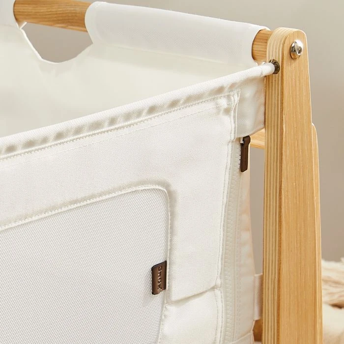 SnuzPod4 Bedside Crib (The Natural Edit) - Oak 4 SnuzPod4 Bedside Crib (The Natural Edit) - Oak - Image 2