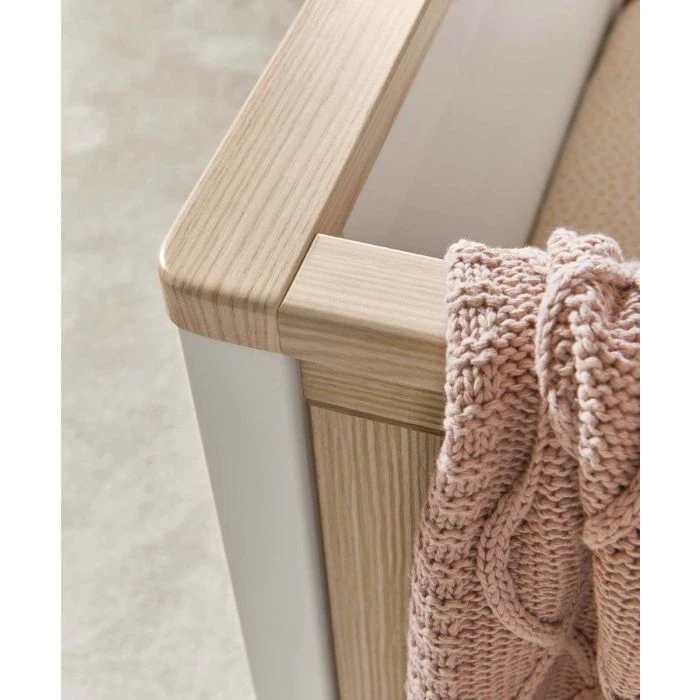 Mamas & Papas Harwell 3 Piece Cot Bed Range - White/Oak 6 Mamas & Papas Harwell 3 Piece Cot Bed Range - White/Oak - Image 4