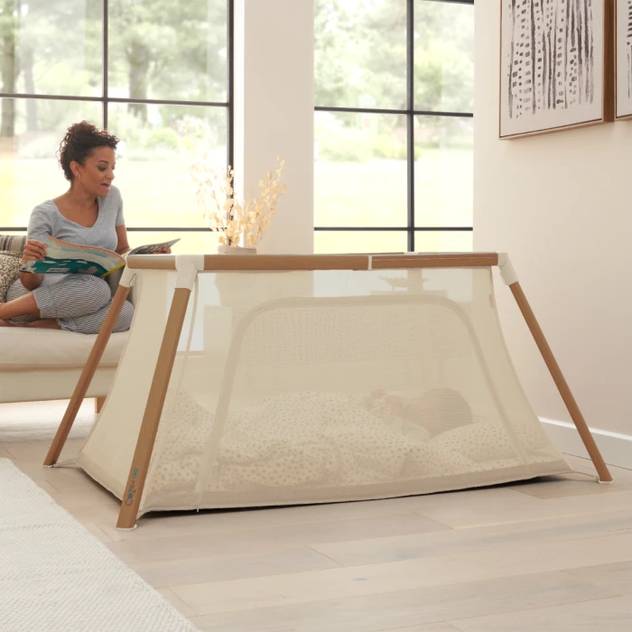 Tutti Bambini CoZee Go Travel Cot - Scandinavian Walnut/Ecru 8 Tutti Bambini CoZee Go Travel Cot - Scandinavian Walnut/Ecru - Image 7